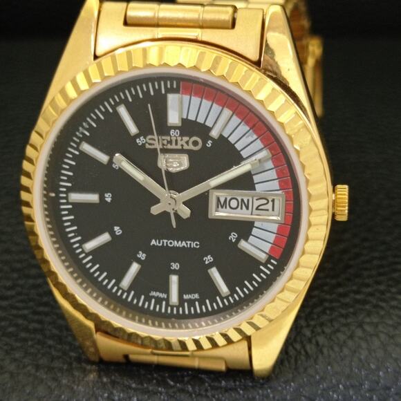 Vintage 1992 Seiko Automatic Mens Gold Watch W/daydate & Red accents - Picture 3 of 10